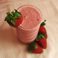 Smoothies Make Healthy Snacks for Kids Strawberry Oatmeal, Perfect Smoothie, Smoothies For Kids, Canned Peaches, Oatmeal Breakfast, Strawberry Smoothie, Breakfast Smoothie, Smoothie Recipe, Healthy Snacks For Kids