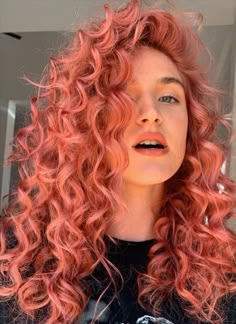 (ad) Hair Coloring Made Easy. Red Hair Colour, Pink Curly Hair, Curly Hair Color Ideas, Brunettes Balayage, Curly Hair Color, Peach Hair, Ginger Hair Color, Hair Girls