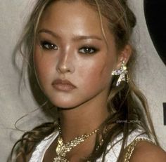 #devonaoki #y2k #y2kaesthetic #makeup #makeuplover #makeupoftheday #makeupgoals #celebritymakeup #bronzemakeup #glowyskin #glowing 90s Makeup Look, Devon Aoki, Cute Makeup Looks, Models Makeup, Grunge Makeup, Asian Makeup, Pretty Makeup