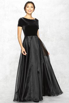 A full layer of organza over taffeta gives a soft sweeping motion to this feminine skirt. A luxurious black stretch velvet bodice provides an elegant and comfortable fit. Washable fabrics allow for easy care. Feminine Skirt, Dark Dress, Ball Gowns Evening, Ball Gowns Prom, Apron Dress, Gowns Of Elegance, Stretch Velvet, Bridesmaid Gown, Ball Gown Dresses