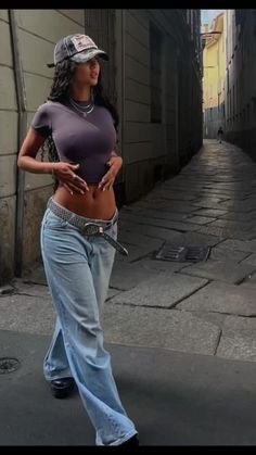 Asantewa Chitty, Baggy Outfits, Urban Clothes, Underwater Art, Grunge Look, Fashion Icons, Fit Ideas, Fly Girl