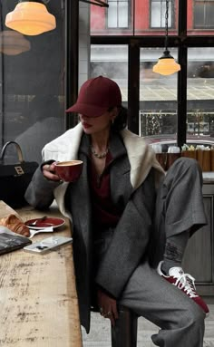 Burgundy Outfit, Winter Fashion Outfits Casual, Coffee Girl, Looks Chic, Style Mistakes