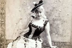 More than 100 years ago, Victorian corsets were practically required for women - to emphasize certain parts of the body, and to minimize others. Here's a look back to what ladies back then were wearing! Blonde With Blue Eyes, Magazine Pictures, Perfect Complexion