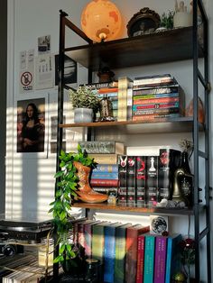 #bookshelf #taylorswift13 Makeshift Bookshelf, Messy Bookshelf Aesthetic, Messy Bookshelf, Bookcase Aesthetic, Bookshelf Inspo, Bookshelf Room, Bookshelf Aesthetic, Industrial Loft Design, Bookshelf Inspiration