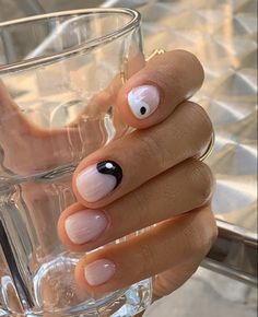 Milky Nails, Smink Inspiration, Minimal Nails, Blue Nail