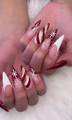 Simple Christmas Nails Almond, Simple December Nails, Christmas Nails Almond, Nails Navidad, Beach Nails Art, January Nail Designs, Sweater Art, 2023 Nail, August Nails