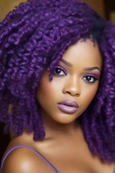 The crochet braids with deep purple-esque undertones – it is a daring and unexpected variant that adds notes of fantasy to your image. Here, the crochet braids are designed with very slight deep purple shades that look magical thanks to their uniqueness. Click here to check out more trending crochet braids styles this year. Hair Locs