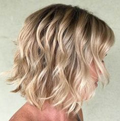 Wavy Bob Haircut Style with Layers Dishwater Blonde, Κούρεμα Bob, Wavy Bob Haircuts, Haircut For Fine Hair, Hairstyles For Fine Hair, Bob Haircut For Fine Hair, Bob Hairstyles For Fine Hair, Haircuts For Fine Hair, Blonde Bobs