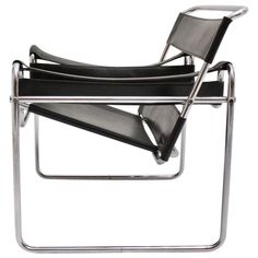 a black leather and chrome lounge chair with two reclinings on the backrest