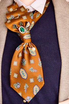 Neck Tie Projects, Necktie Outfit, Tie Projects, Mens Ties Crafts, Necktie Crafts, Tie Ideas, Women Necktie, Old Ties