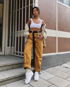 instagram: @breezehenrique Cargo Pants Outfit, Looks Street Style, Festival Looks, 2000s Fashion, Inspiration Mode, Looks Style, Girls Fashion, Looks Vintage, Shoes Fashion