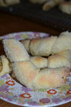 some kind of pastry sitting on a plate