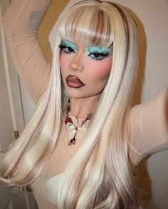 Soft Drag Makeup, Stenss Instagram, Light Blue Eye Makeup, Princess Makeup Looks, Bratz Hairstyles, Summer Makeup Ideas, Graphic Eyeliner, Cool Makeup Looks, Dyed Hair Inspiration