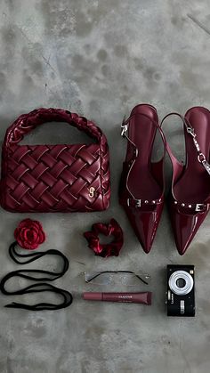 Maroon Bag, Burgundy Aesthetic, Looks Party, Bags Aesthetic, Red Aesthetic, Mode Inspiration, Red Shoes, Cherry Red, Shades Of Red