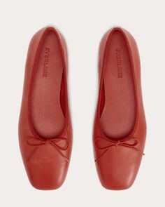 The Day Ballet Flat Poppy Red – Everlane Brooklyn Townhouse, Winter Flats, All The Elements, Poppy Red, The Ballet, Cool Shoes, Recycled Leather, Leather Ballet Flats, Flat Sneakers