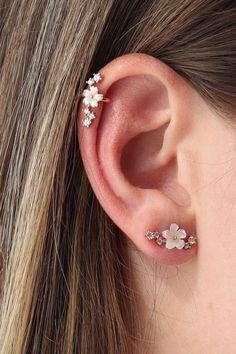 Minimalist Ear Piercings, خواتم خطوبة, Pretty Jewelry Necklaces, Fancy Jewellery Designs, Jewelry Accessories Ideas, Classy Jewelry, Fancy Jewellery, Jewelry Lookbook, Fancy Jewelry