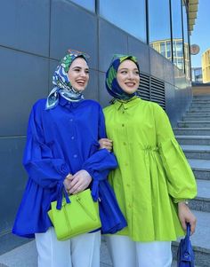 #autumn#winter#styles#hijabs#style#abayas##خريف#شتاء#تنسيقات#حجاب#محجبات#ستايل#عبايات# Smart Casual Women Outfits, Mom Daughter Outfits, Smart Casual Women, Modern Hijab Fashion, Color Blocking Outfits, Trendy Shirt Designs, Womens Trendy Dresses, Iranian Women Fashion