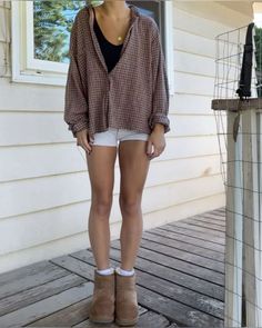 Outfit Ideas Summer Night Out, Kristin Marino Outfits, Cute Camping Outfits Summer Casual, Outfits With Crutches, Humid Outfit Ideas, Layering Shirts Women, Spring Class Outfit College, High 50s Weather Outfit