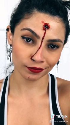 Halloween Make Up Wound, Diy Wound Makeup, Fake Gunshot Makeup, Sfx Makeup Ideas Easy, Fake Scar Makeup Halloween, Horror Makeup Looks Easy, Make Up Horor, Special Effects Makeup Ideas Simple, Fake Scar Makeup Tutorials