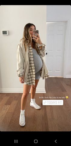 7 Month Pregnant Outfit, 4 Month Pregnant Outfit, Pregnant Game Day Outfit, Fall Outfit Maternity, Chill Maternity Outfits, Ob Appointment Outfit, Pregnacy Outfits Spring, Satin Skirt Maternity Outfit, Pregnant Outfit Inspiration