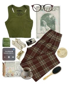 Comfy Goblincore Outfits, 1970s Capsule Wardrobe, 90s Clothing Style Women, Grunge Travel Outfits, Casual Park Day Outfit Summer, Earthy Grunge Outfits Summer, Mystic Aesthetic Outfit, Earthy Spring Outfits, Nerdy Outfits Aesthetic