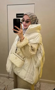 Winter Travel Outfit, Modest Dresses Fashion, Hijabi Fashion Casual, Winter Fashion Outfits Casual, Mode Abaya, Cute Modest Outfits, Fashion Top Outfits, Casual Hijab Outfit