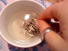 How To Clean Your Silver Jewelry: 2 Tb baking soda and 1/2 C water - put silver jewelry in for 20 min. Take out and rub with clean towel soaked in water. Dry it and you're done! House Cleaning Tips, Keep Jewelry, Cleaning Organizing, Jewelry Cleaner, Take Out