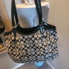 Beautiful Coach Shoulder Bag. Nwot Signature Cc. Please See Pictures. All Sales Final. Offers Welcome Bags 2014, Coach Tote Bags, Handbag Vintage, Leather Frames, Coach Handbag, Coach Shoulder Bag, Bow Detail Dress, Signature Canvas, Carry All Bag