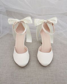 Simple Wedding Hells, Quince Shoes Small Heel, Brides Shoes Block Heel, Bridesmaid Shoes Teen, Dream Wedding Shoes Simple, Classy Short Wedding Heels, Cute Comfy Hoco Shoes, Bow Bride Shoes, White Wedding Shoes 1.5 Invh