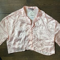 New With Tags Trendy Cropped Blouse By Zara, Zara Collared Tops For Spring, Chic Cropped Shirt By Zara, Zara Cropped Blouse, Zara Pink Blouse With Button Closure, Affordable Pink Zara T-shirt, Zara Multicolor Floral Print Blouse, Zara Pink Button-up Blouse, Zara Floral Print Button-up Blouse