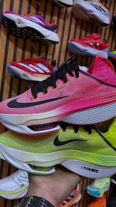 the nike zoom flyknit is on display in front of many other shoes