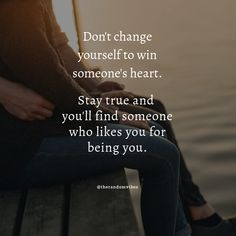 someone is sitting on a bench with their legs crossed and the words don't change yourself to win someone's heart stay true and you'll find someone who likes you for being you