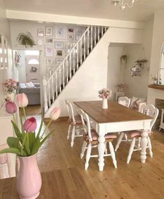 Cool Wallpapers For Room, Spring Summer Bedroom Decor, Cream White Home Decor, Dainty House Decor, Country Romantic Decor, Pink Diy Home Decor, Cottage Style Homes Interior Kitchen, Cute House Bedroom, Future House Aesthetic Interior