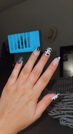 Western Prom Nails, Black Western Nails, Cowgirl Nails Westerns, Punchy Nails Designs, Punchy Western Nails, Punchy Nails, Nails Cow Print, Cowgirl Nails, Western Nail Art