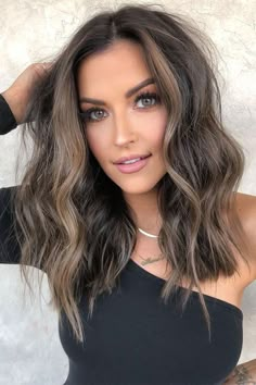 Cute Medium Length Haircuts, Wavy Hairstyles Medium, Brown Hair Balayage, Summer Hairstyles For Medium Hair, Shoulder Length Hair Cuts, Hair Inspiration Color, Medium Hair Cuts, Hair Inspo Color