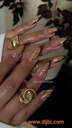 Gold Accent Nail Ideas, Dark Gold Nails, Gold Maximalist Nails, Liquid Gold Nails, Almond Nails Designs Black Women, Sade Nails Aesthetic, Gold Themed Nails, Brown And Gold Nails Acrylic, Gold Almond Acrylic Nails