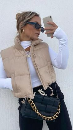 Winter Outfits Parisian, Puffer Vest Outfits, Puffer Vest Outfit, Parisian Outfits, Athleisure Winter, Chic Winter Outfits, Hacienda Style, Casual School Outfits, Outfits Chic