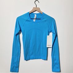 Kayak Blue Light Lululemon Long Sleeve Swiftly Tech, Preppy Long Sleeve Tops, Cute Preppy Shirts, Lulu Shirts, Lululemon Accessories, Lululemon Stuff, Lulu Tops, Cute Lululemon Outfits