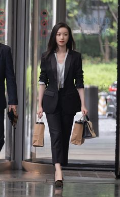 Korean Attorney Outfit, Female Bodyguard Outfit, Korean Lawyer Outfit, Lawyer Woman Outfit, Asian Office Outfit, Smart Formals Women, Ceo Outfit Woman Boss Korean, Lawyer Outfit Aesthetic, Korean Office Outfits Women