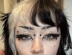 Cute Makeup Inspiration, Cool Alternative Makeup, Makeup Looks With Red Eyeliner, Grunge Festival Makeup, Light Alternative Makeup, Cool Makeup Designs, Alt Looks Makeup, Alt Makeup Products, Cute Edgy Makeup