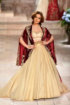 Anju Modi. ICW 18'. Indian Couture. Velvet Blouse Designs Indian Lehenga Choli, Bride Sister Lehenga, Sister Lehenga, Types Of Lehenga, Skirt Types, Engagement Clothes, Online Wedding Dress Shopping, Kangana Ranaut, Bride Sister