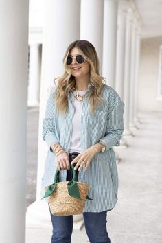 Green And White Striped Shirt Outfit, Green Striped Shirt Outfit, White Striped Shirt Outfit, Women Leggings Outfits, Gingham Outfit, Krystin Lee, Outfit Planning, Outfit Elegantes, Vacation Outfits Women