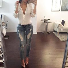 White Deep V Blouse With Low Rise Medium Wash Distressed Skinnys Feeling Spicy, Night Out Outfits, Jeans Heels Outfit, Winter Date Night Outfits, Jeans With Heels, Outfit Chic, Heels Outfits