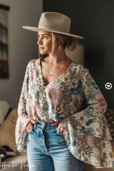 Fedora Hat Outfit Spring, Boho Hat Outfit, Felt Hat Outfit, Hat Outfit Spring, Wide Brim Hat Outfit, Brim Hat Outfit, Fedora Hat Outfit, Fedora Outfit, Hat Outfit Summer