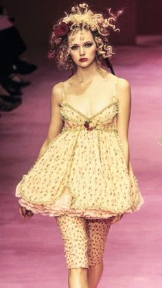 Betsy Johnson Aesthetic, Lady Dynamite, Betsey Johnson Runway, Runway Fashion Couture, Vintage Runway, Vintage Betsey Johnson, Claudia Schiffer, Naomi Campbell, Betsy Johnson