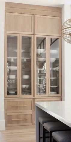 White Oak Kitchen, Desain Pantry, Kitchen Pantry Design, Kitchen Pantry Cabinets, New Kitchen Cabinets, Classic Kitchen, Oak Kitchen, Kitchen Cabinet Storage, Built In Cabinets