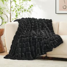 It's perfect for those who want a cozy blanket that is easy to carry around and use. Its attractive design ensures that it looks great wherever you put it. Our faux fur aesthetic blanket boasts a luxuriously dense design that adds a sophisticated touch to your home decor. The cozy blanket's dense texture ensures maximum warmth and unparalleled comfort, making it suitable for use all year round. It's safe to wash in a machine with cold water and a gentle cycle. To dry, you can use a mild circulat Throw Blanket On Bed, Blanket On Bed, Fur Aesthetic, Black Throw Blanket, Fur Blankets, Blankets Cozy, Modern Gothic, Faux Fur Throw Blanket, Fabulous Furs