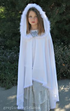 Diy Hooded Cloak, Cloak Tutorial, Diy Faux Fur, Princess Leia Costume, Bff Halloween Costumes, Gothic Princess, Faux Fur Cape