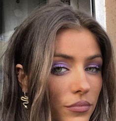 Green Eyes Purple Makeup, Green Eyes Purple Eyeshadow, Lavender Eyeliner, Daniella Jones, Purple Makeup, Purple Eyeshadow, Vogue Beauty, Makeup Goals, Film Production