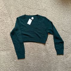 Nwt Dark Green H&M Cropped Sweater. Size: M Green V-neck Crop Top For Fall, H&m Green Tops For Fall, H&m Fitted V-neck Sweater, Cropped Sweater, Colorful Sweaters, Dark Green, H&m, Sweaters For Women, Green